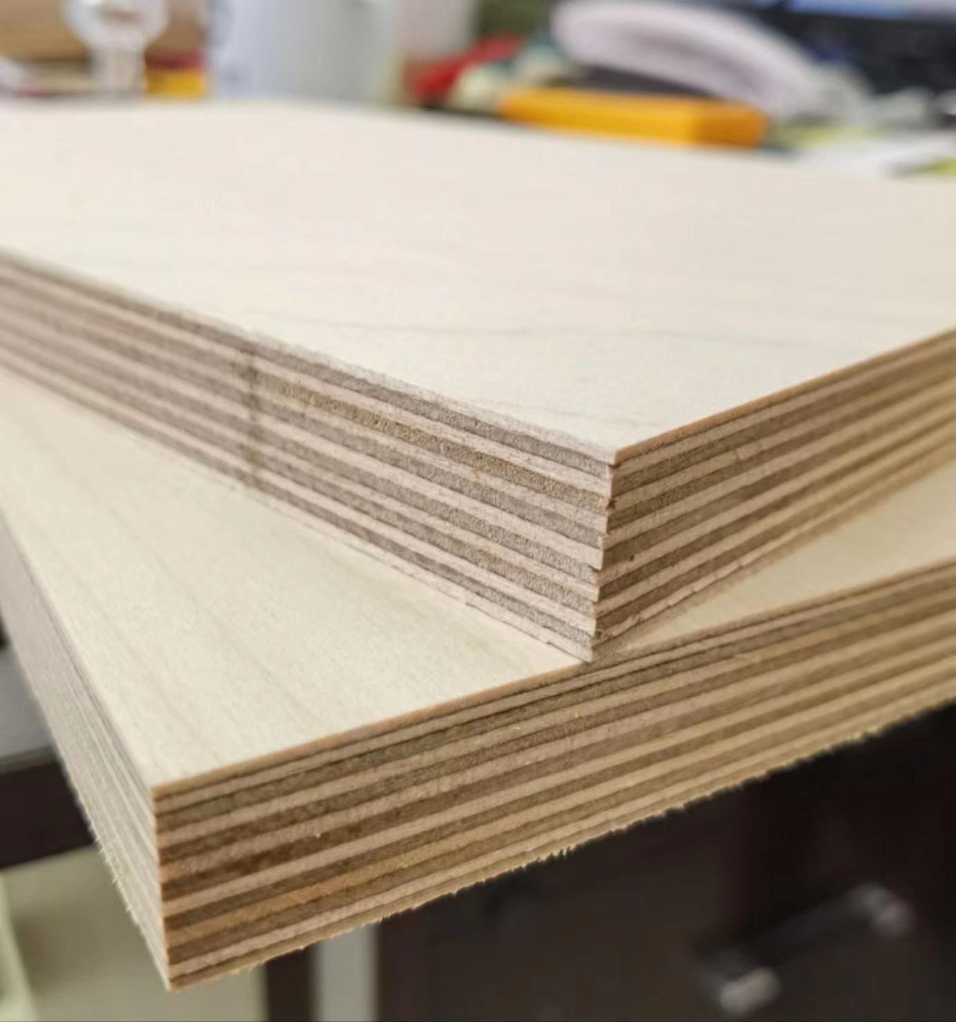 Triplex abedul de 18 mm de espesor (122 cm * 244 cm)